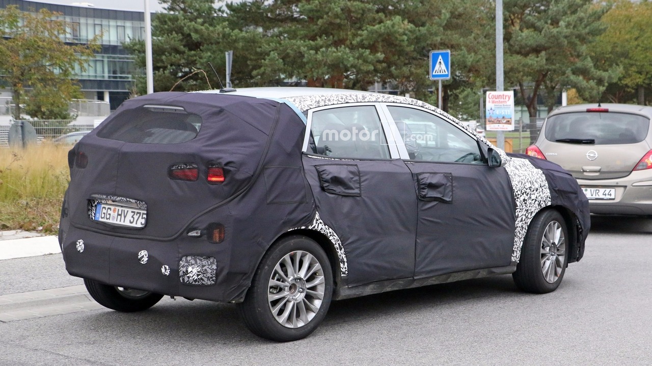 2018 Hyundai subcompact crossover spy photo