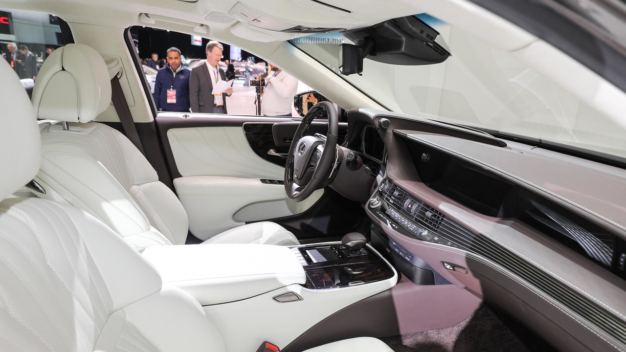 2018 Lexus LS: Detroit 2017