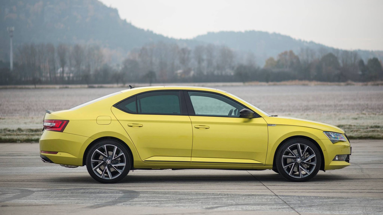 Skoda Superb Sportline with Dragon Skin paint