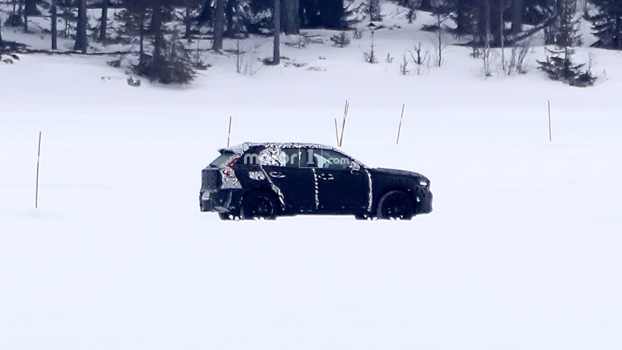 2018 Volvo XC40 spy photo