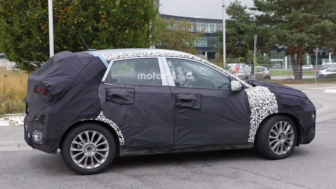 2018 Hyundai subcompact crossover spy photo