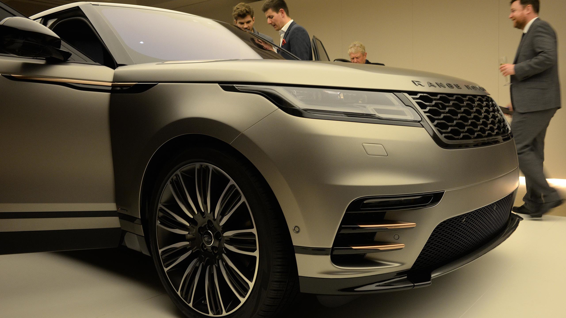 2018-land-rover-range-rover-velar-live.jpg