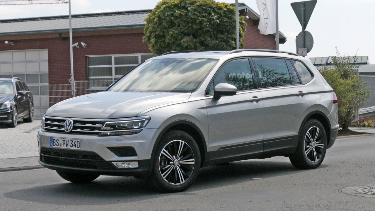 2017-volkswagen-tiguan-lwb-spy-photo.jpg