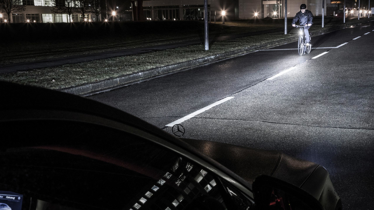 mercedes-benz-digital-light-headlights.jpg