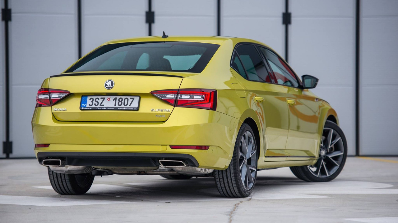 Skoda Superb Sportline with Dragon Skin paint