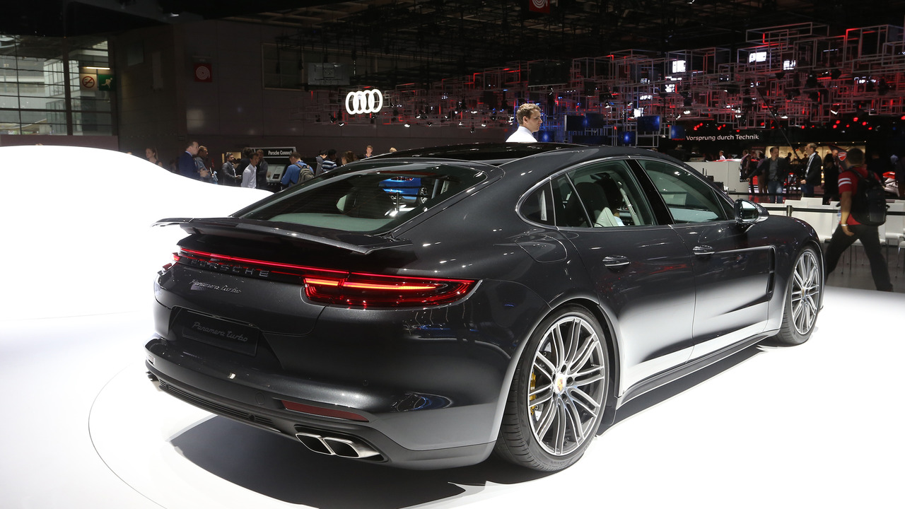 2016 Porsche Panamera Paris Motor Show