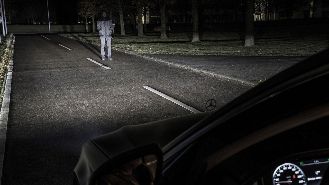 mercedes-benz-digital-light-headlights.jpg