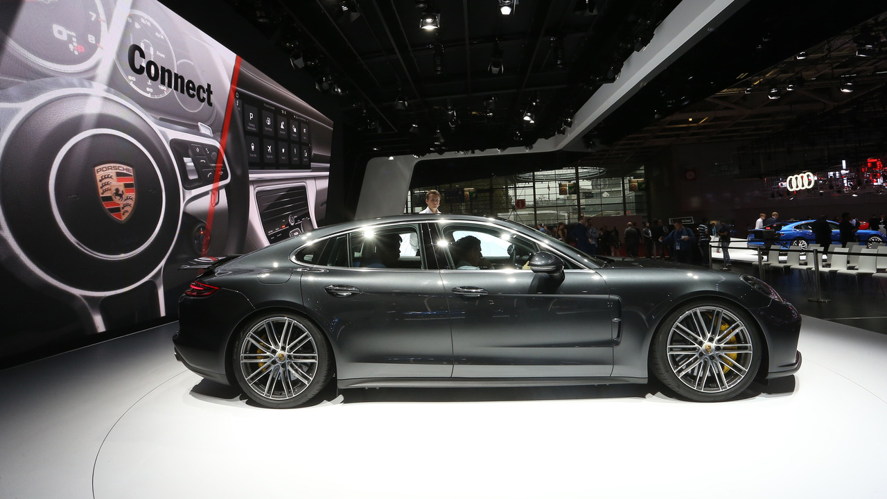 2016 Porsche Panamera Paris Motor Show