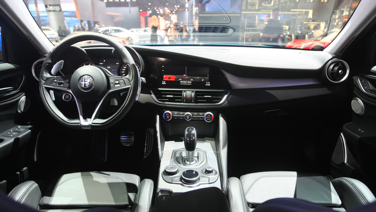 2016 Alfa Romeo Giulia Veloce Paris Motor Show